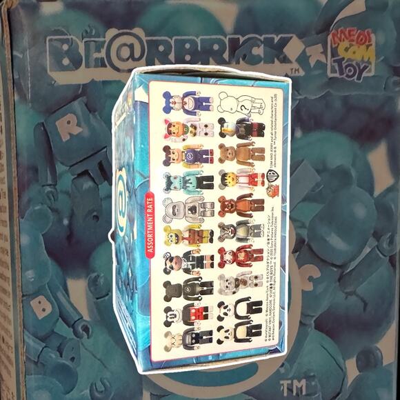 •SEALED• BE@RBRICK Blue blind box by Medicom Toy - Picture 1 of 8